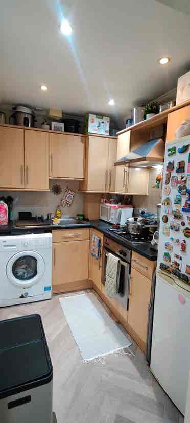 Double Room in Lovely 2-Bed Flat