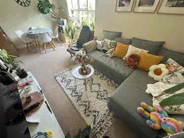 Double Room in Lovely 2-Bed Flat