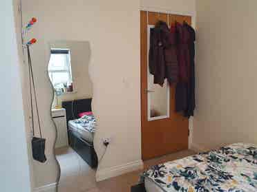 Double Room in Lovely 2-Bed Flat