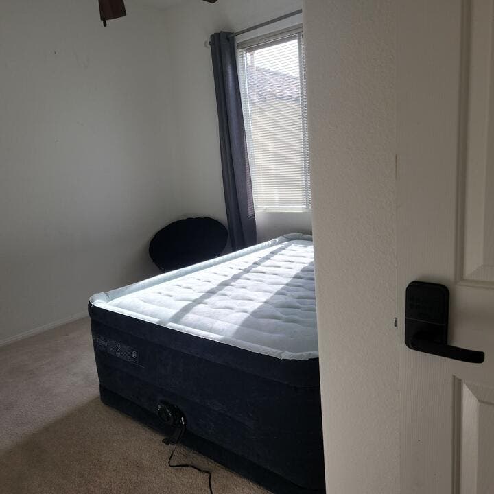 Quite Private Room & Bath