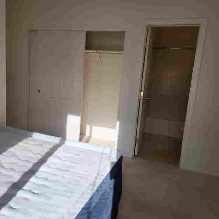 Quite Private Room & Bath