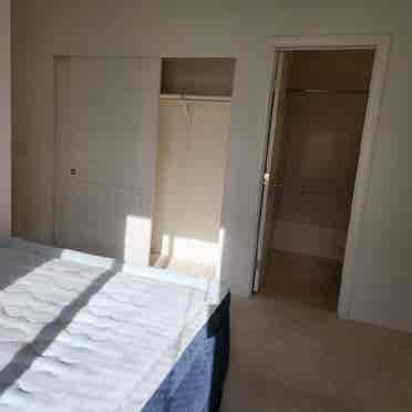 Quite Private Room & Bath