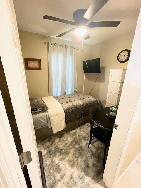 Fully Furnished room in Lakeland!