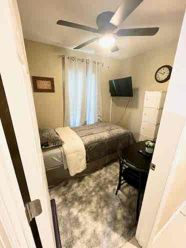 Fully Furnished room in Lakeland!