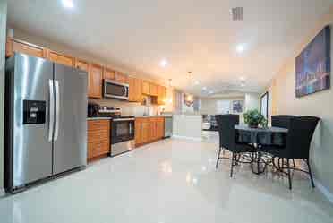 Fully Furnished room in Lakeland!