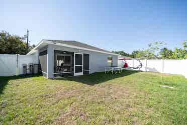 Fully Furnished room in Lakeland!
