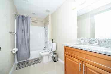 Fully Furnished room in Lakeland!
