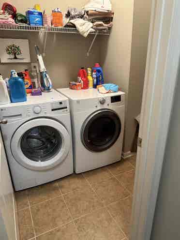 Looking for a female roomie!