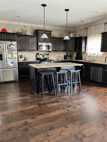 Looking for a female roomie!