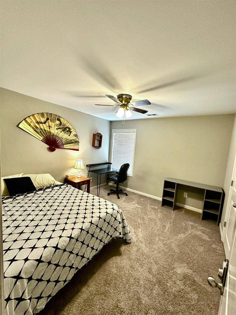 Looking for a female roomie!