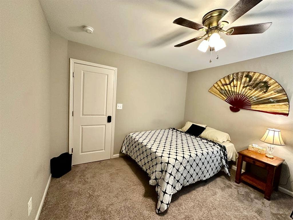 Looking for a female roomie!