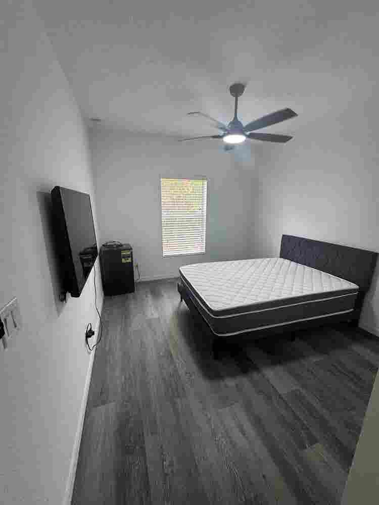 Room for rent every day included