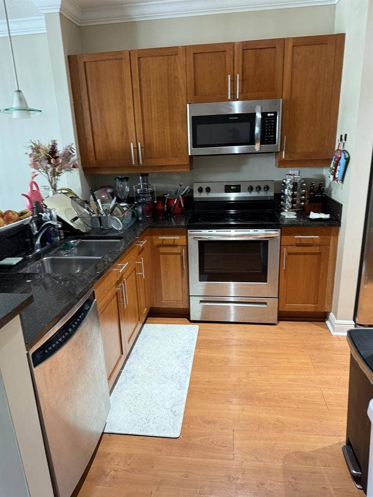 Looking for a roomate