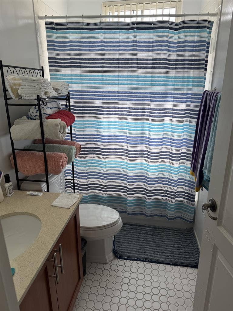Looking for a roomate