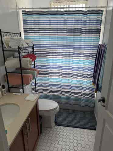 Looking for a roomate