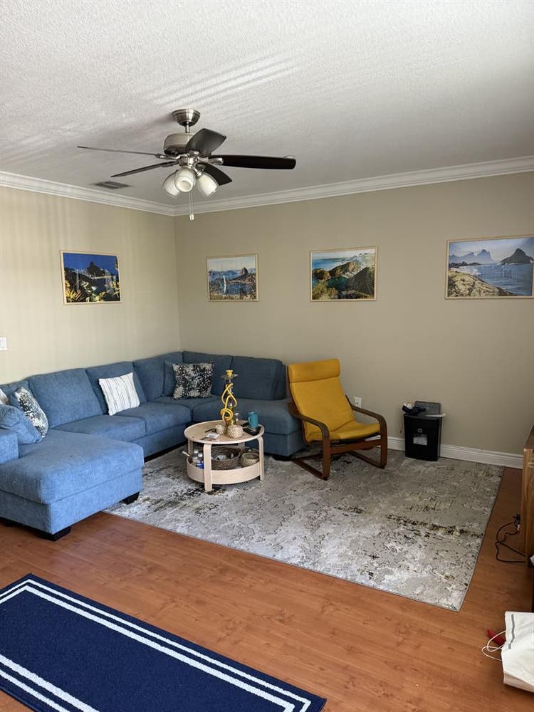 Looking for a roomate