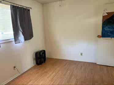 Lovely room 4 miles from the beach!