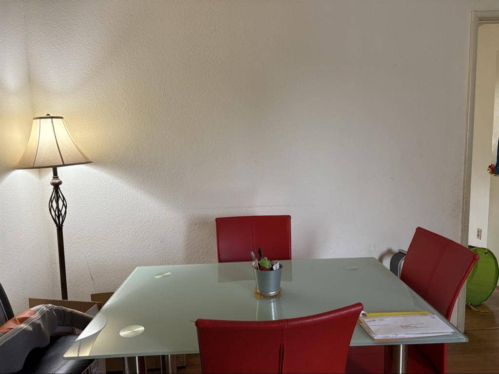 Lovely room 4 miles from the beach!