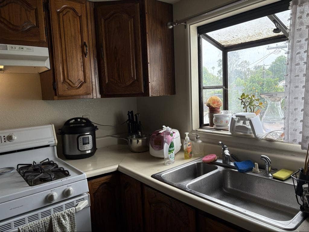 Lovely room 4 miles from the beach!
