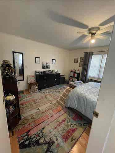Charming 2 BR Apt w Backyard $
