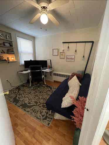 Charming 2 BR Apt w Backyard $