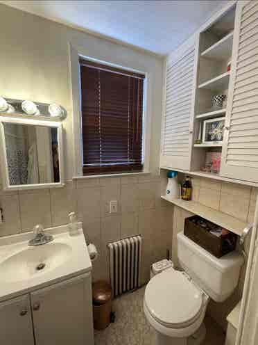 Charming 2 BR Apt w Backyard $