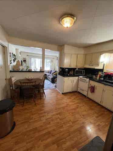 Charming 2 BR Apt w Backyard $