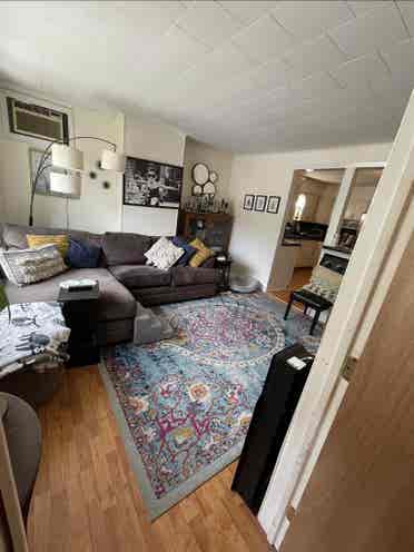 Charming 2 BR Apt w Backyard $