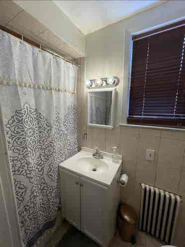 Charming 2 BR Apt w Backyard $