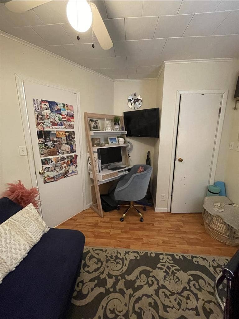 Charming 2 BR Apt w Backyard $