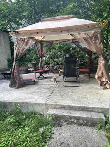 Charming 2 BR Apt w Backyard $