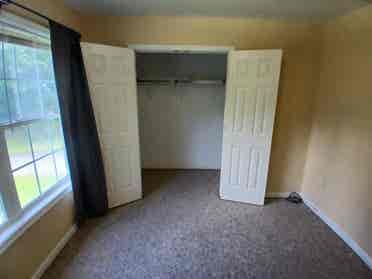 Room for rent w/ utilites included