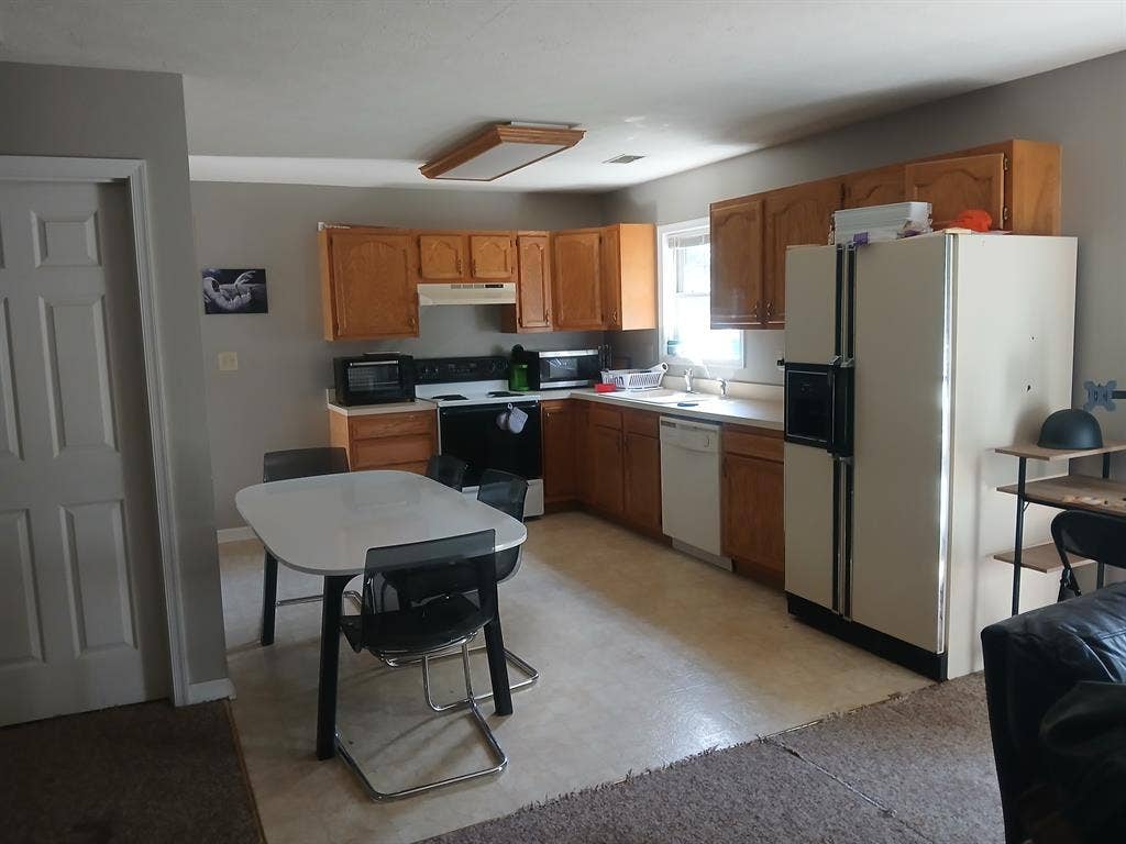 Room for rent w/ utilites included