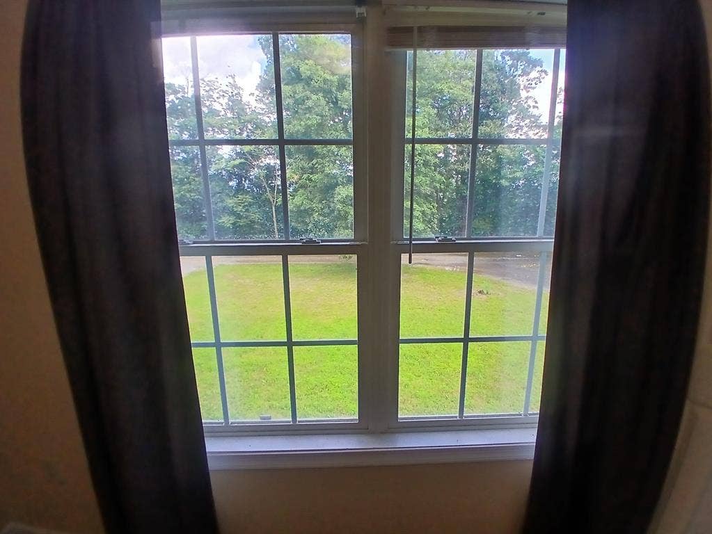 Room for rent w/ utilites included