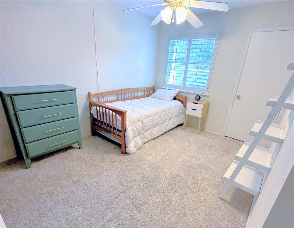 Cozy room in townhouse