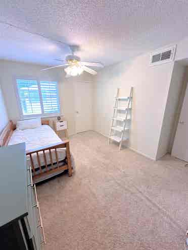 Cozy room in townhouse
