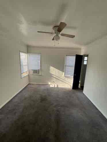 Private room w/shared bathroom