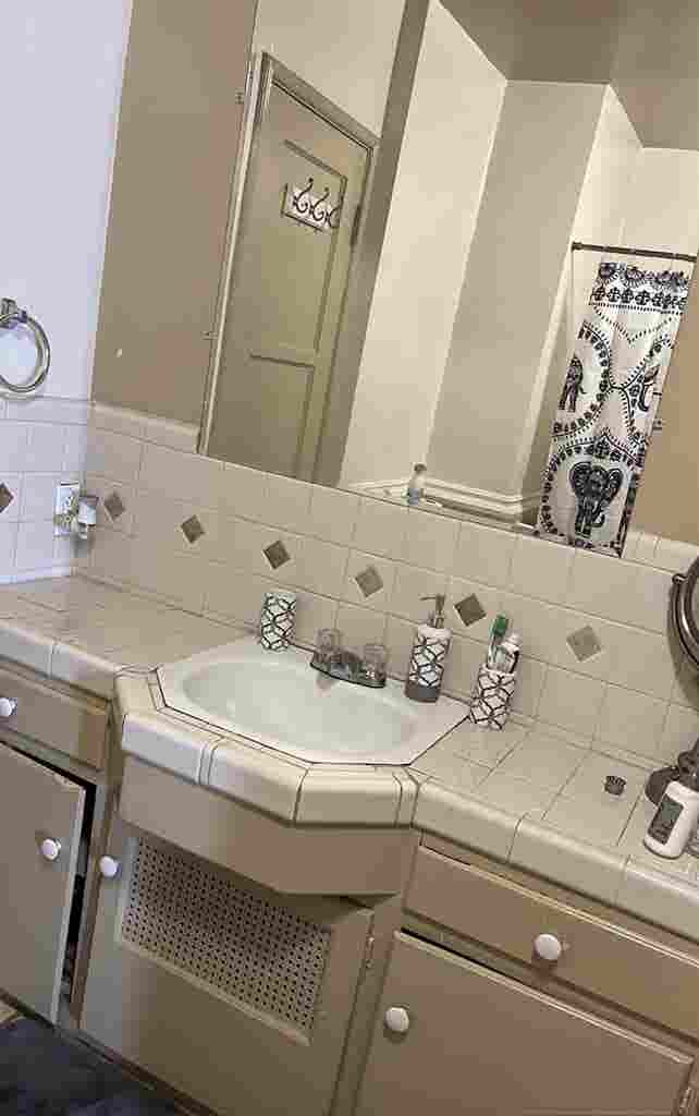 Private room w/shared bathroom