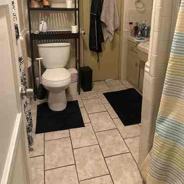 Private room w/shared bathroom