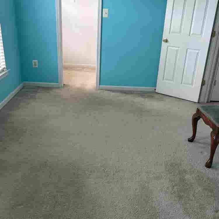 1 room in a 4 bedroom house