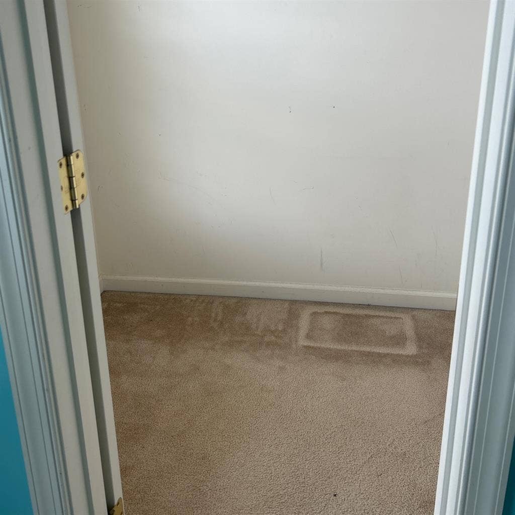 1 room in a 4 bedroom house