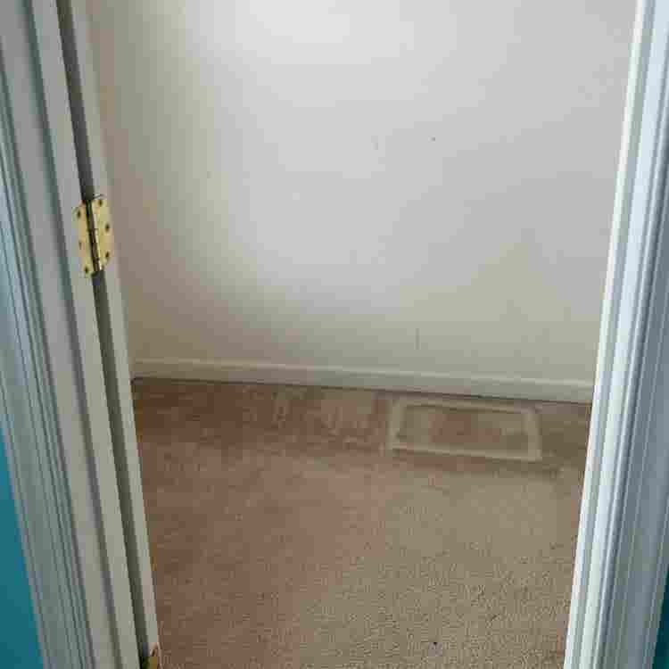 1 room in a 4 bedroom house