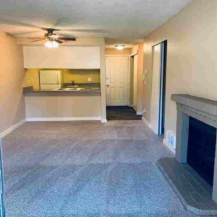 Apartment in Des Moines, WA