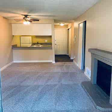 Apartment in Des Moines, WA