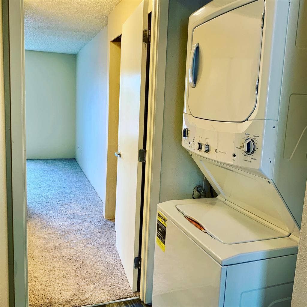 Apartment in Des Moines, WA