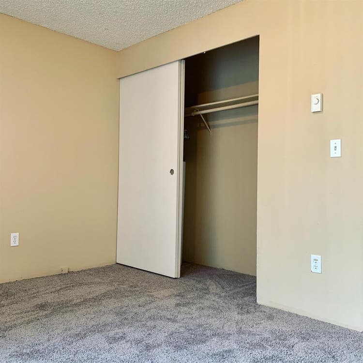 Apartment in Des Moines, WA