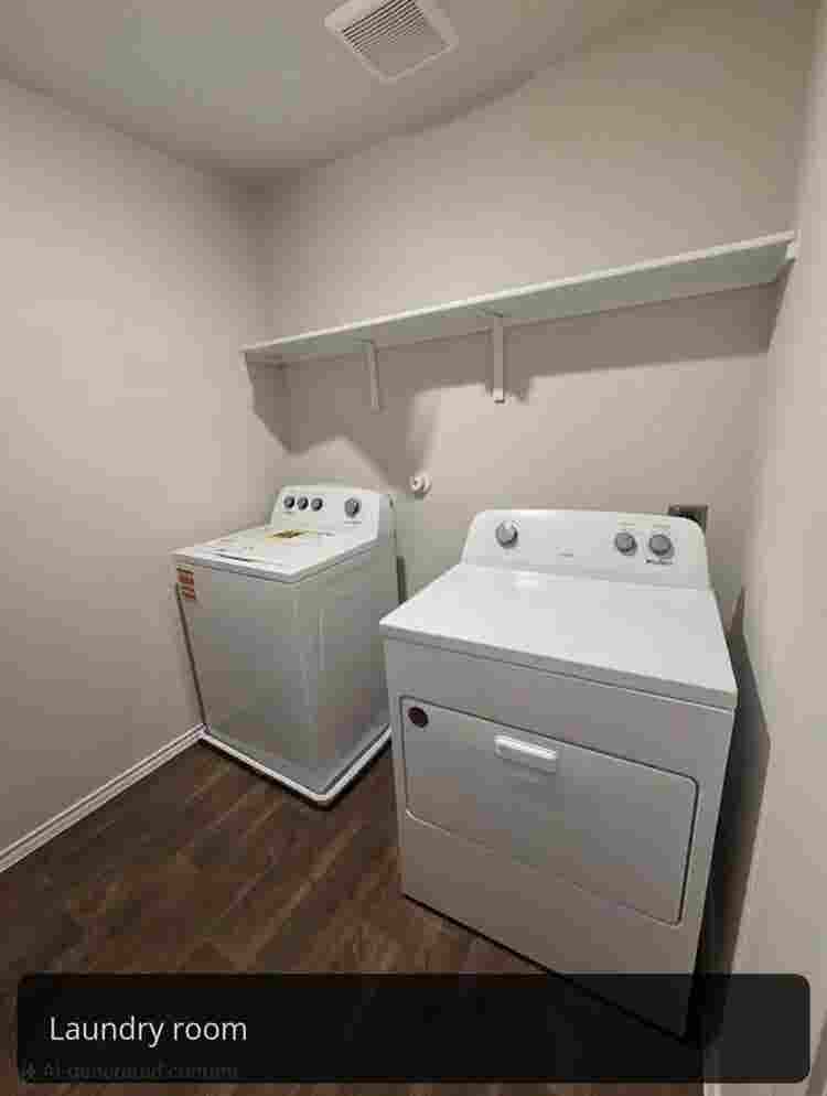 Roomates wanted all girls house 🩷