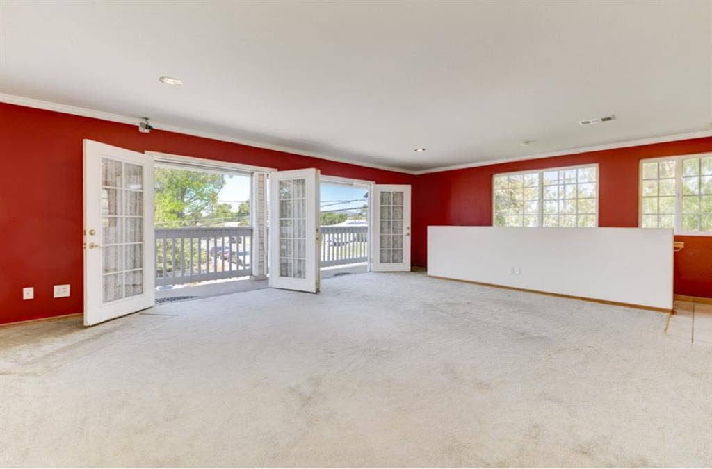 Roommate wanted for bath!