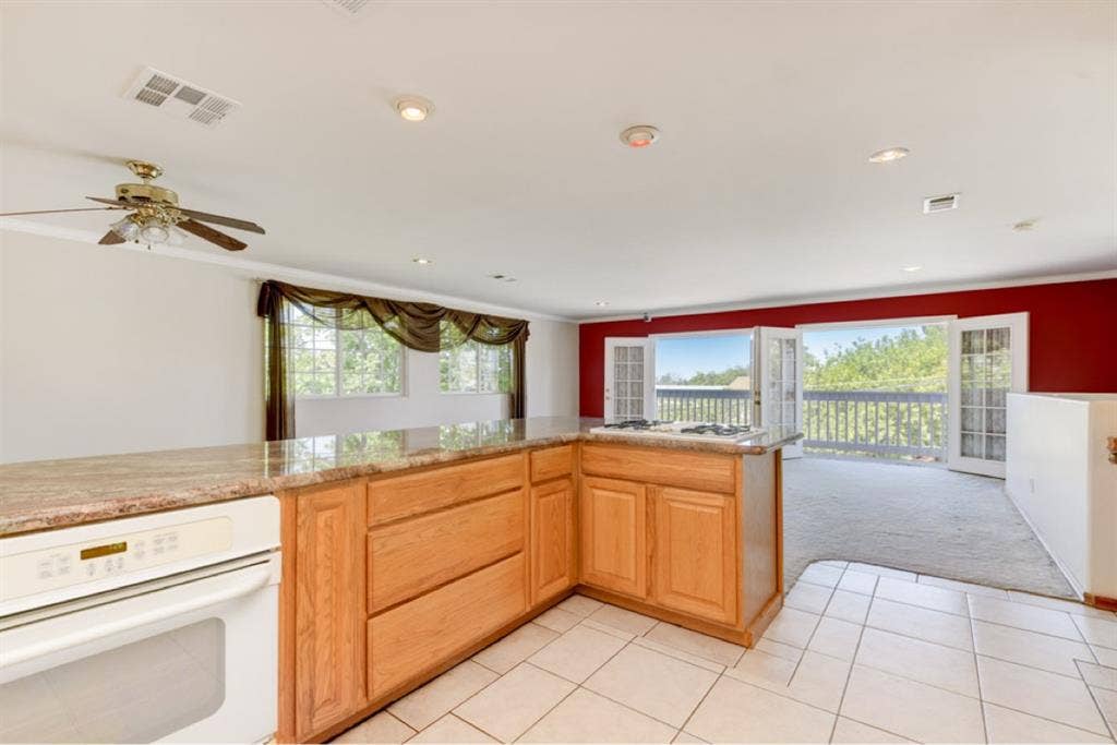 Roommate wanted for  bath!