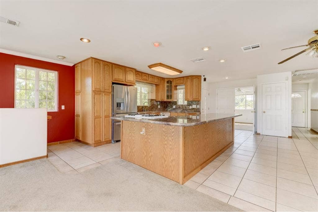 Roommate wanted for  bath!